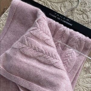 100% 2PLY CASHMERE TAHARI SCARF